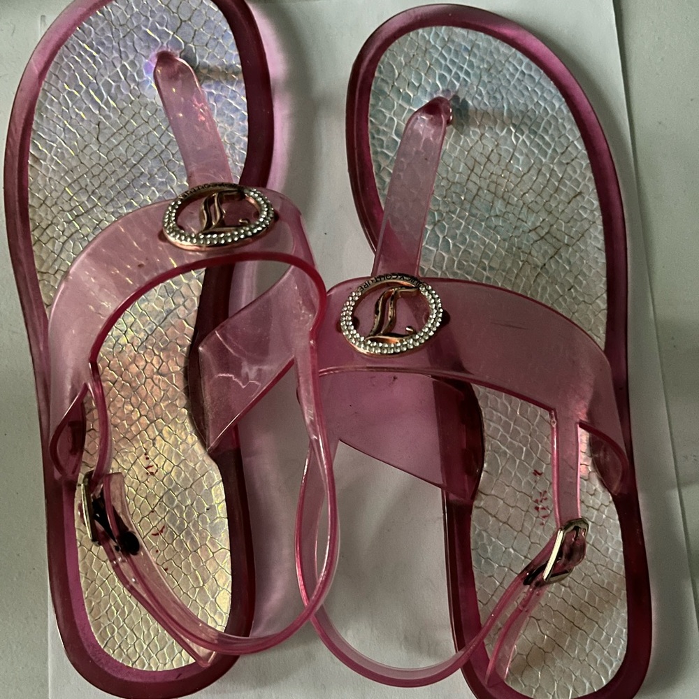 Juicy couture sandals in pink!